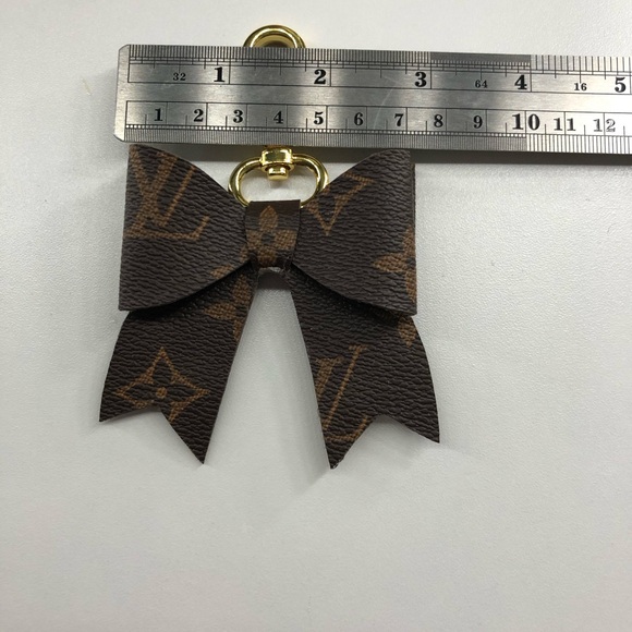 💜 RESTOCKED** Double Sided Bow Keychains - Picture 9 of 10